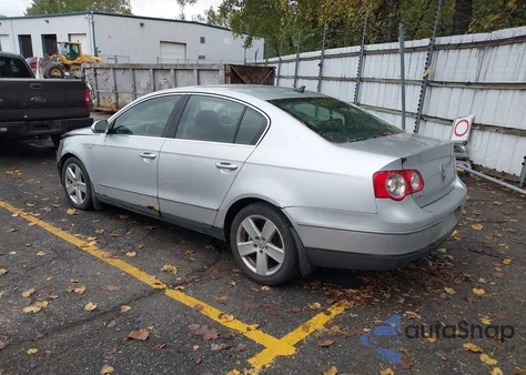 2007 Volkswagen Passat 2.0T/Wolfsburg Edition z USA, uszkodzony, nr VIN WVWAK73C07P119097